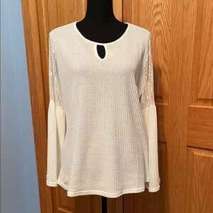 DAVI & DANI White Textured Lace Sleeve Blouse